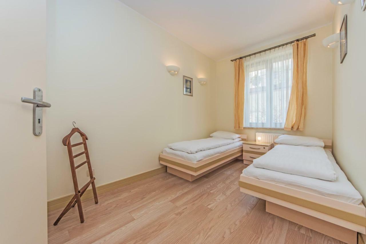 House Managers - Zlota Gracja
