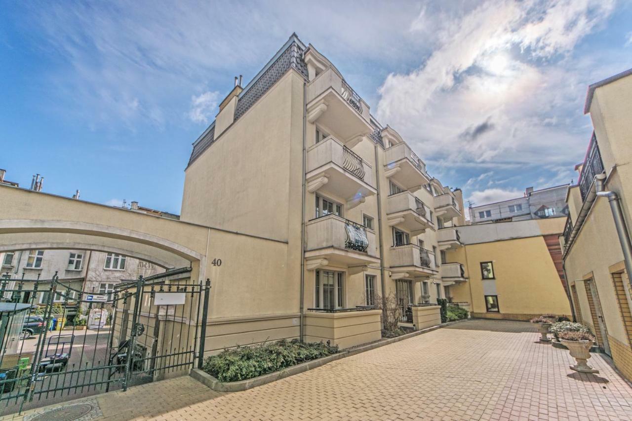 House Managers - Zlota Gracja *